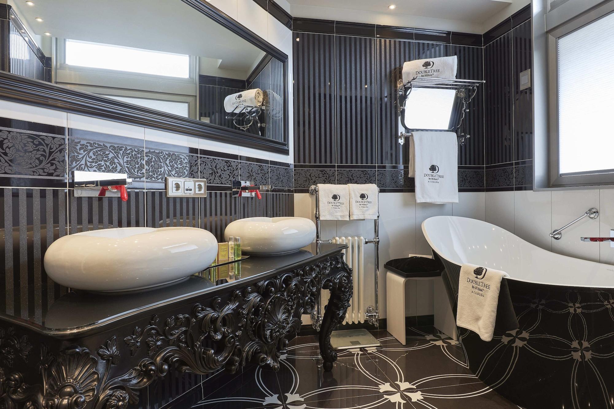 Doubletree By Hilton Ла-Корунья Экстерьер фото